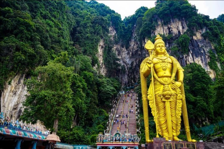 ini Batu Caves, dan itu 272 anak tangganya