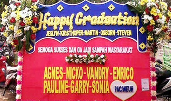 5 Karangan Bunga Paling Greget Pas Wisuda, Dijamin Gak Bakal Lupa!