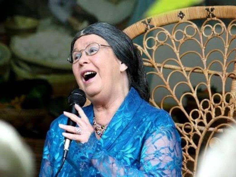 Gak Sembarang Curhat Lewat Lagu, Wieteke van Dort, Oma dari Belanda ini Nyanyi untuk Indonesia