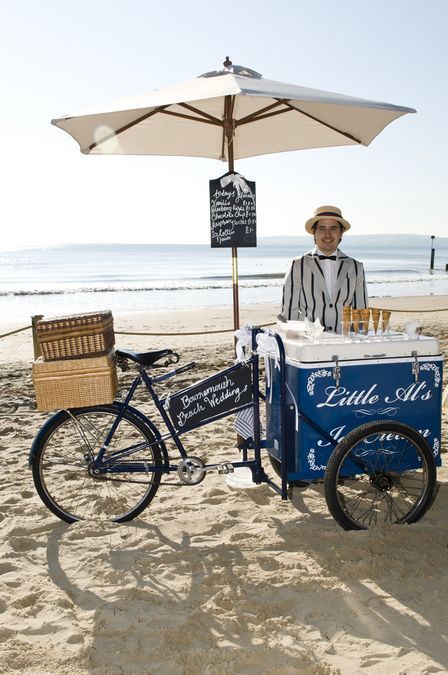 Lagi-lagi keselarasan kostum dengan food bike bikin konsep daganganmu menarik!