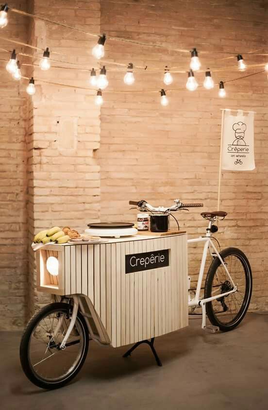 Jualan crape dengan food bike ini.