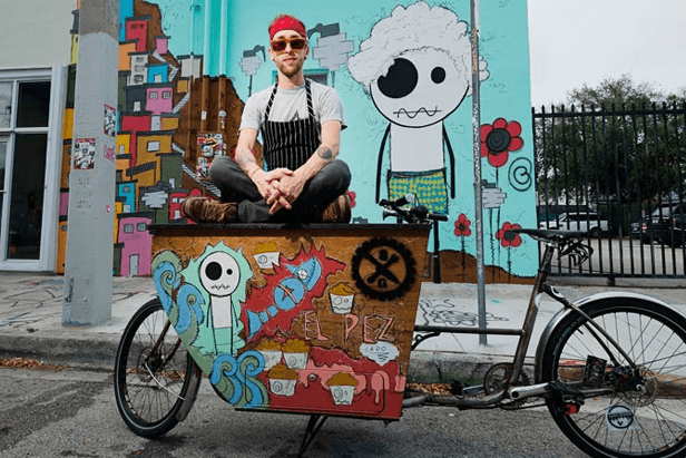 Dengan food bike nyentrik ini, kamu bisa jajakan es krim home made.