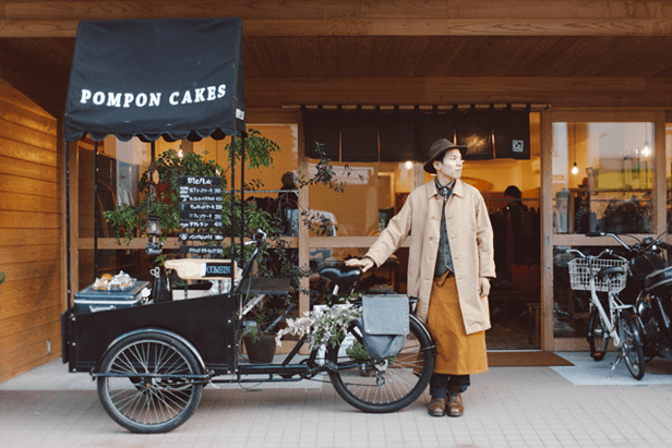 Dengan food bike ini kamu bisa berjualan cup cakes atau kue bolu lainnya.