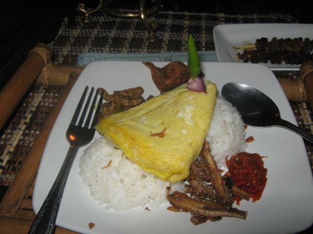 nasi kucing double pake telur ala The House of Raminten