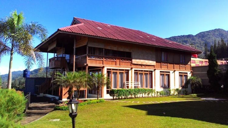 Villa di Puncak nan sejuk, siapa tak butuh peluk?