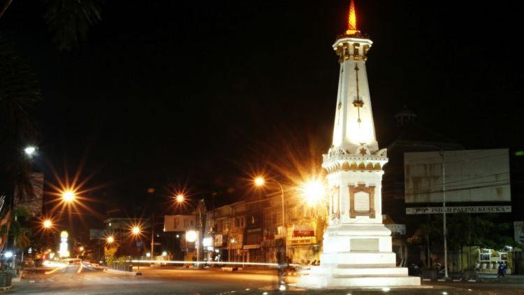 Jogja. Bagiku adalah Secercah Rindu yang Tersusun dari Jalanan, Angkringan, dan Lampu Kota