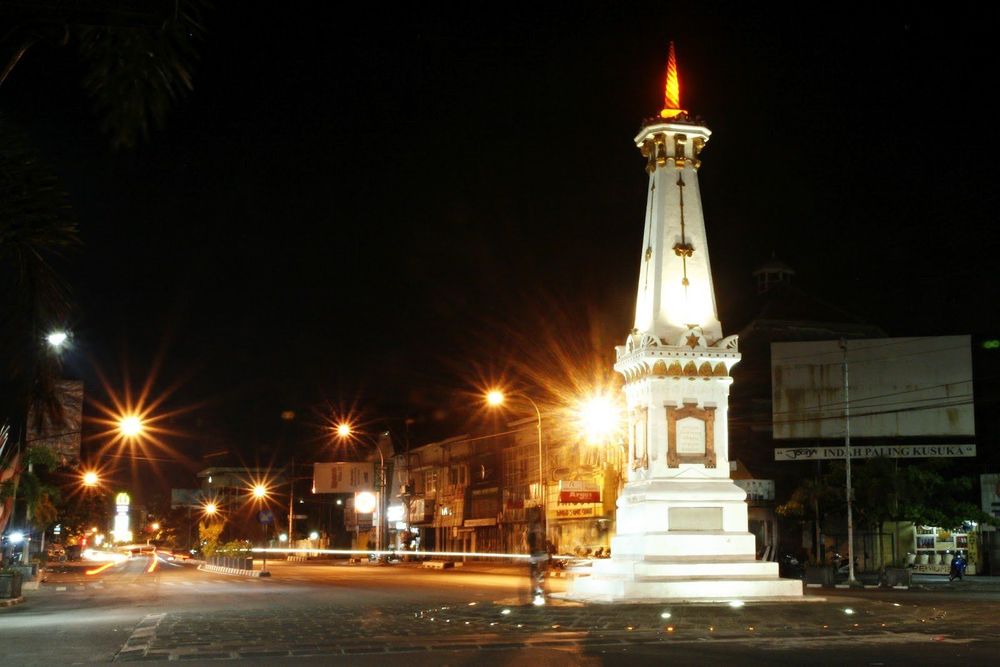 Jogja. Bagiku adalah Secercah Rindu yang Tersusun dari Jalanan, Angkringan, dan Lampu Kota