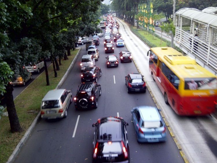 Meski macet, tapi nggak boleh emosi. Itu keinginan si pelaku~