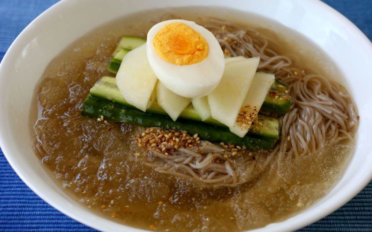 Naengmyeon- mie dingin khas Korea.