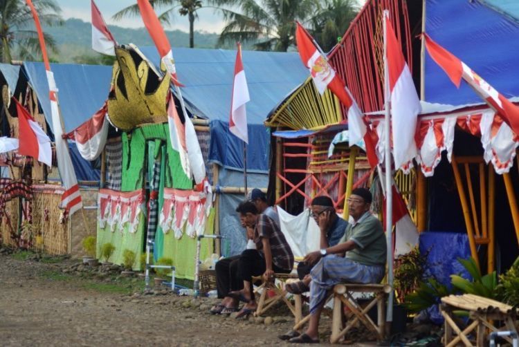 Tenda para pengikut Dimas Kanjeng.