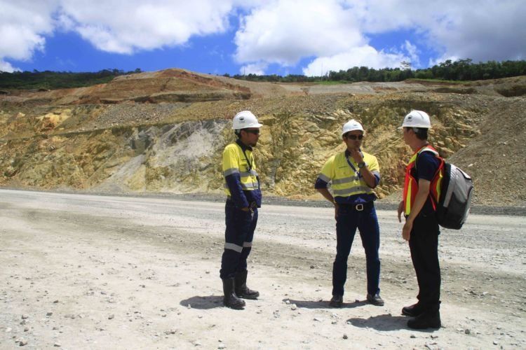 temannya di lapang lebiih banyak cowok