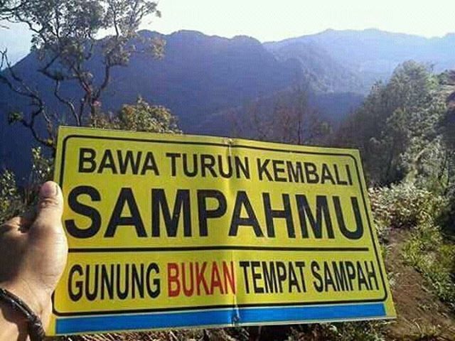 tuh bawa sampahmu turun!