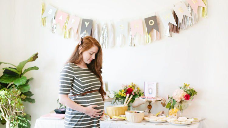 Saat Dimana Ibu Hamil Dibanjiri Hadiah, Acara Baby Shower Ternyata Seru Juga