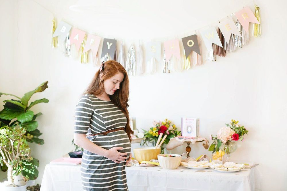 Saat Dimana Ibu Hamil Dibanjiri Hadiah, Acara Baby Shower Ternyata Seru Juga