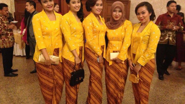 9 Inspirasi Bawahan Kebaya yang Bisa Kamu Jadikan Referensi untuk Tampil Kian Paripurna