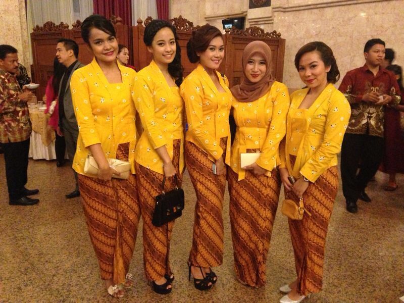 9 Inspirasi Bawahan Kebaya yang Bisa Kamu Jadikan Referensi untuk Tampil Kian Paripurna