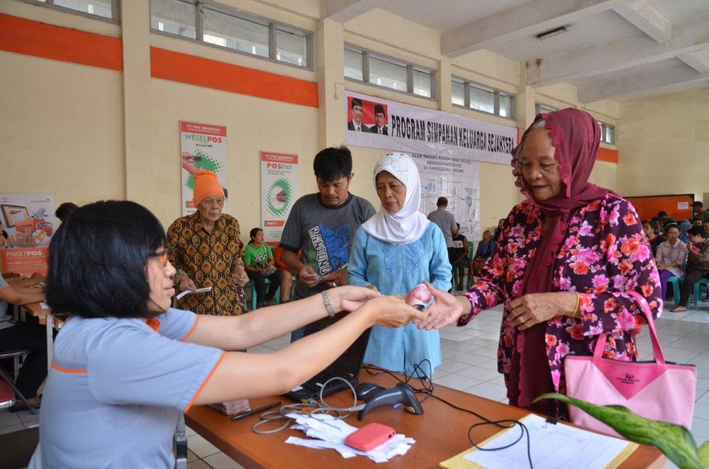 Dilimpahi Kasih Sayang dan Perhatiannya Sepanjang Waktu Adalah Sebuah Kebahagiaan Tak Ternilai. Berada di pangkuan dan pelukannya Membuatku Merasa Menjadi Cucu Paling Beruntung di Dunia