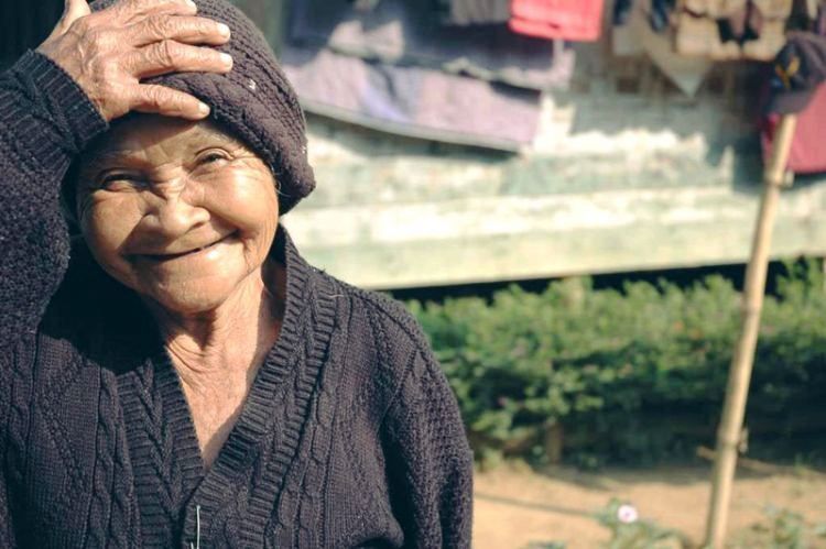 Dilimpahi Kasih Sayang dan Perhatiannya Sepanjang Waktu Adalah Sebuah Kebahagiaan Tak Ternilai. Berada di pangkuan dan pelukannya Membuatku Merasa Menjadi Cucu Paling Beruntung di Dunia