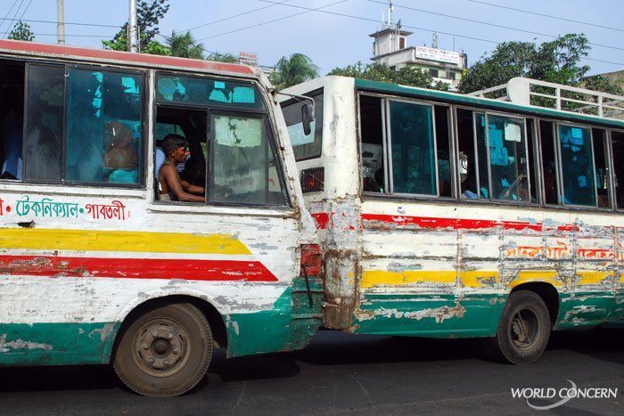 bagusan bus kota di kotamu, kan?