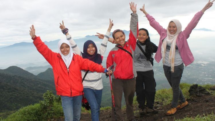 Alasan yang Membuat Wanita Pecinta Hiking Terlihat Menarik