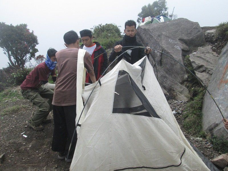 Yang Pernah Naik Gunung, Pasti Bakal Rindu Momen-Momen Ini!