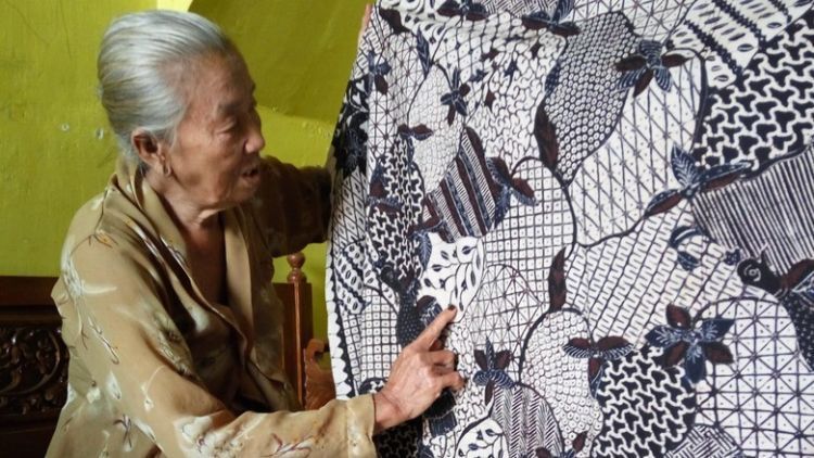 Kisah Mboke dan Jarik Batik Lurik Telah Sukses Mengajarkanku Arti Hidup