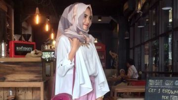 6 Inspirasi OOTD Hijab Buat Kamu yang Nggak Mau Ribet Tapi Tetap Sopan dan Elegan