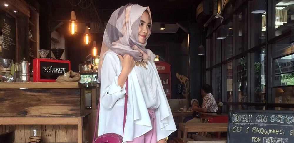 6 Inspirasi OOTD Hijab Buat Kamu yang Nggak Mau Ribet Tapi Tetap Sopan dan Elegan