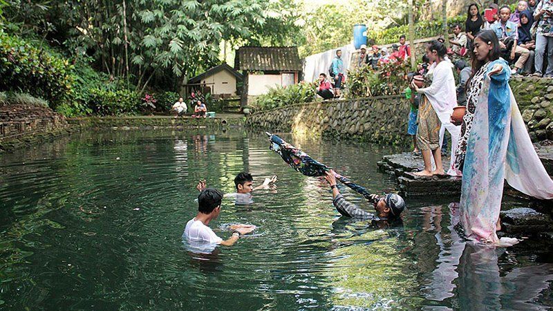 7 Surga Sumber Air Tawar Ini Gak Kalah Keren sama Pantai. Wajib Coba kalau ke Malang!