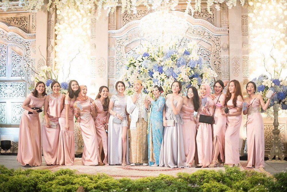 5 Trik Menghemat Budget Baju Bridesmaid. Tetap Cantik tanpa Keluar Duit Banyak