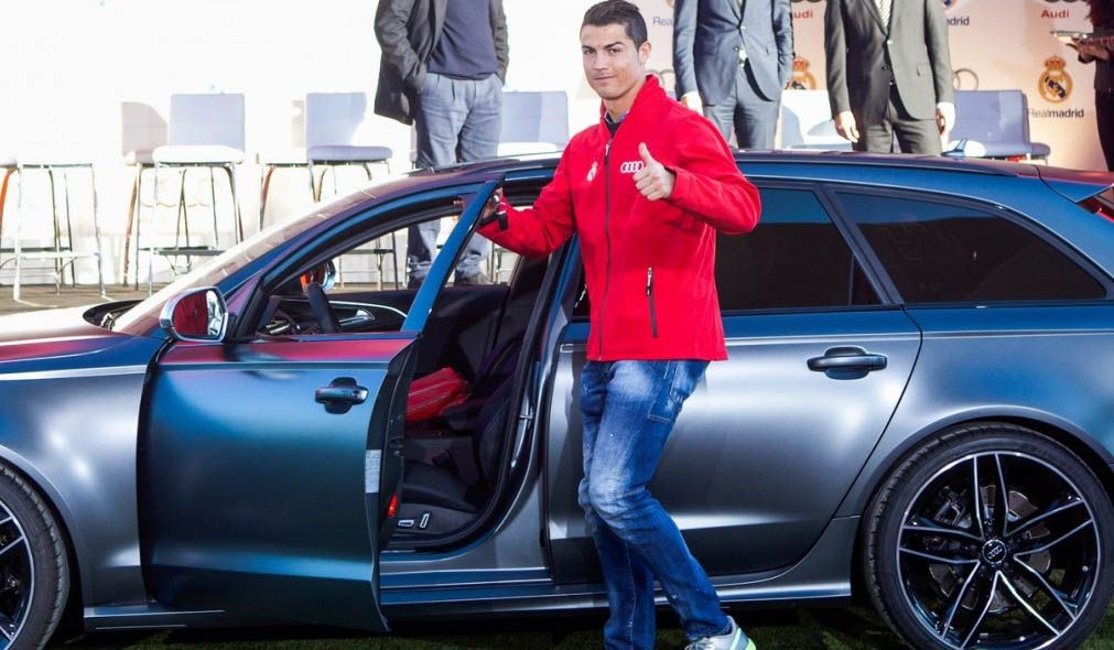 Dengan Bayaran 5 Milyar Setiap Pekannya, Yuk Intip Koleksi Mobil Cristiano Ronaldo