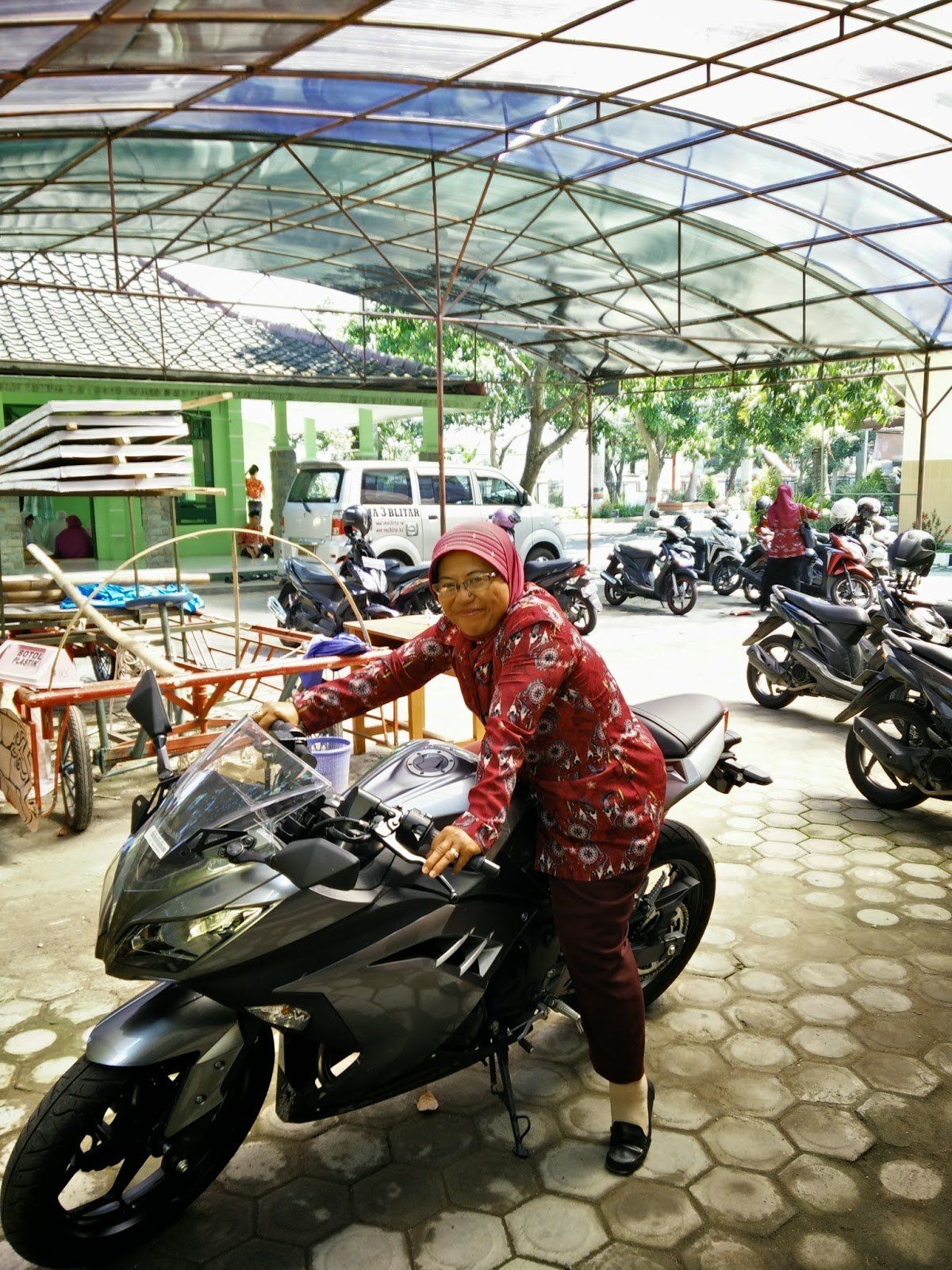 5 Alasan Kenapa Ibu Ibu Selalu Ngaco Kalau Di Jalan Raya Mungkin