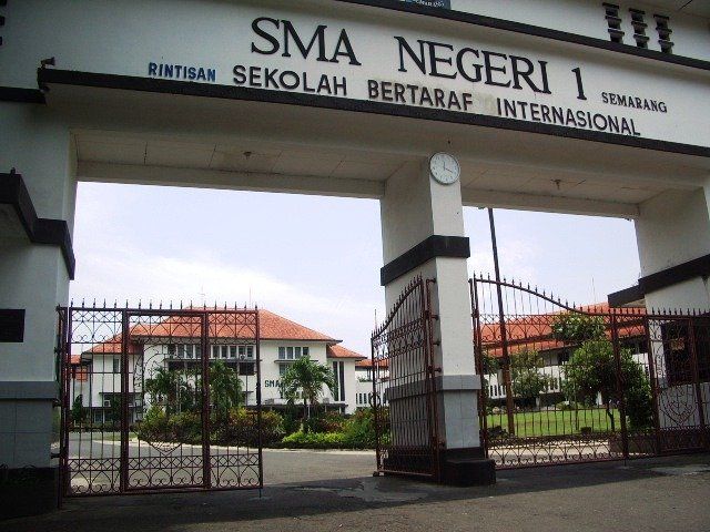 Seremnya SMA Negeri 1 Semarang, Sekolah dengan Bangunan 