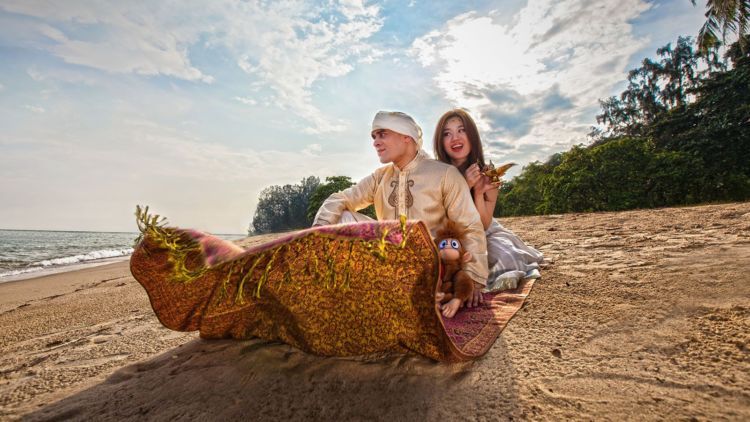 17 Adegan Film Kartun Favorit Semasa Kecil yang Bisa Jadi Pose Prewedding