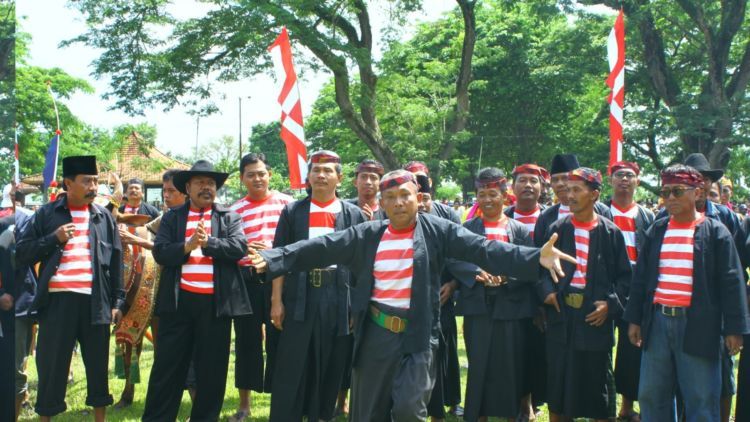 Madura Nggak Cuma Terkenal Sate dan Carok-nya Aja. Yuk Pelajari Budaya Orang Madura yang Luar Biasa!