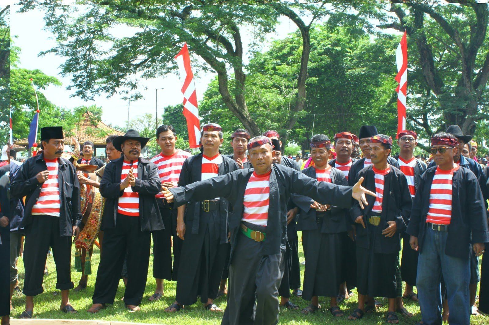 Madura Nggak Cuma Terkenal Sate dan Carok-nya Aja. Yuk Pelajari Budaya Orang Madura yang Luar Biasa!