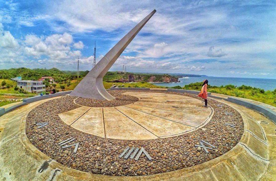 Gunungkidul Nggak Cuma Pantai Aja, Jam Matahari Ini Juga Istimewa. Kamu Harus Segera ke Sana!