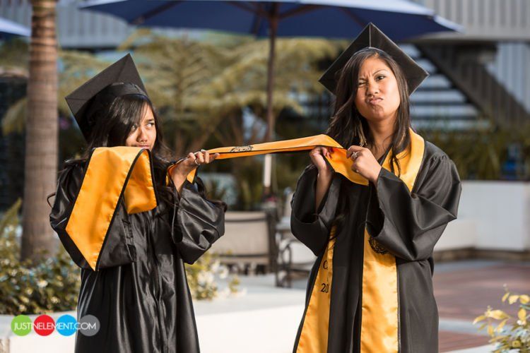 Gaya Foto Wisuda bersama teman