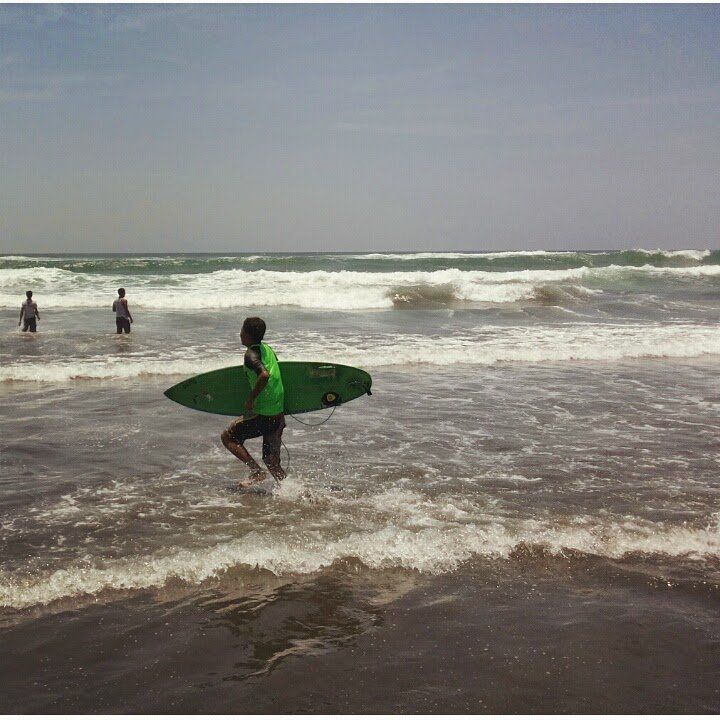 Kalau di Pantai Selatan, jangan pakai baju hijau~