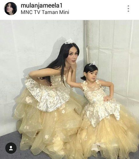 foto sama anak pun nggak luput dari makian