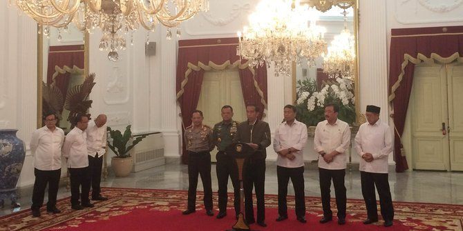 Pak Jokowi terlihat keren