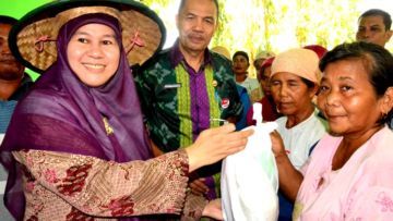 5 Wanita Ini Memang Layak Jadi Istri Pejabat, Nggak Cuma Mondar-mandir Menenteng Tas Mahal di TV