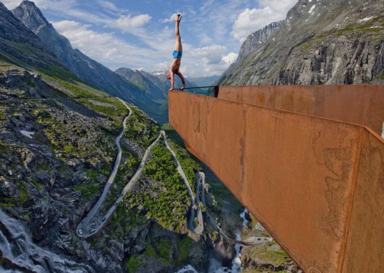 handstand lho ini, beraninya tingkat dewa