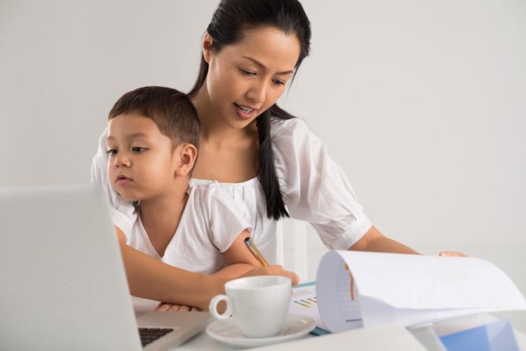 working-mom-shutterstock-10-21-13