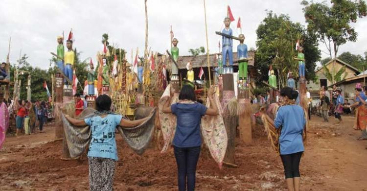 Kamu Pengen Masuk Surga? Suku Dayak Punya Upacara 