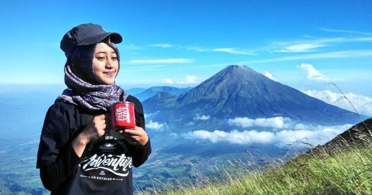 5 Alasan Kenapa Mendaki Gunung Adalah Obat Patah Hati Paling Ampuh. Konon Sih Bikin Cepet Move On!