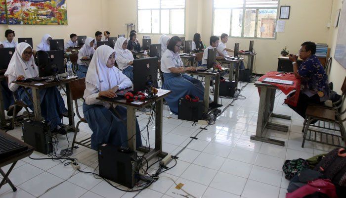 belum siswa pelajar Indonesia make komputer begini