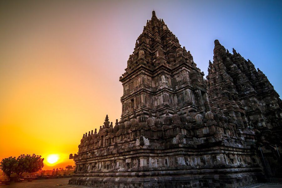 Begini Kondisi Reruntuhan Candi Prambanan Saat Pertama Ditemukan. Hancur dan Begitu Mengenaskan!