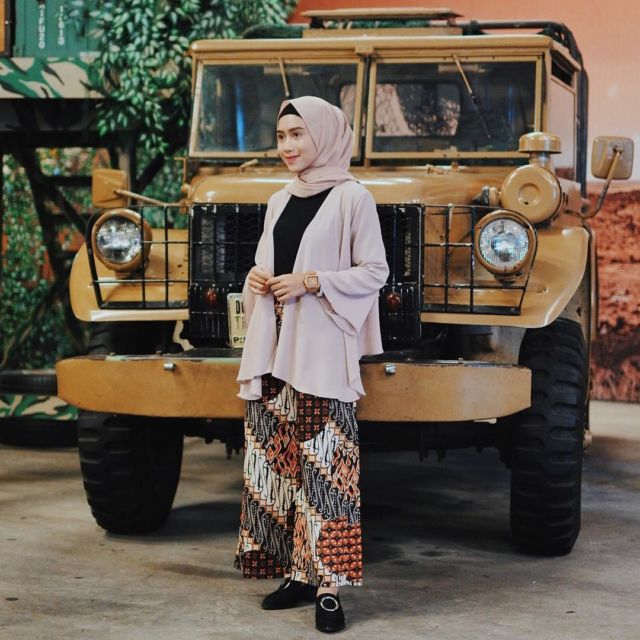 9 Tips Baju Liburan untuk yang Berhijab. Nyaman Tanpa Terlihat Rempong