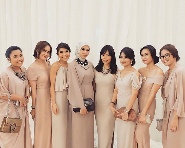 16+ Ide Seragam Bridesmaid yang Nggak Melulu Kebaya